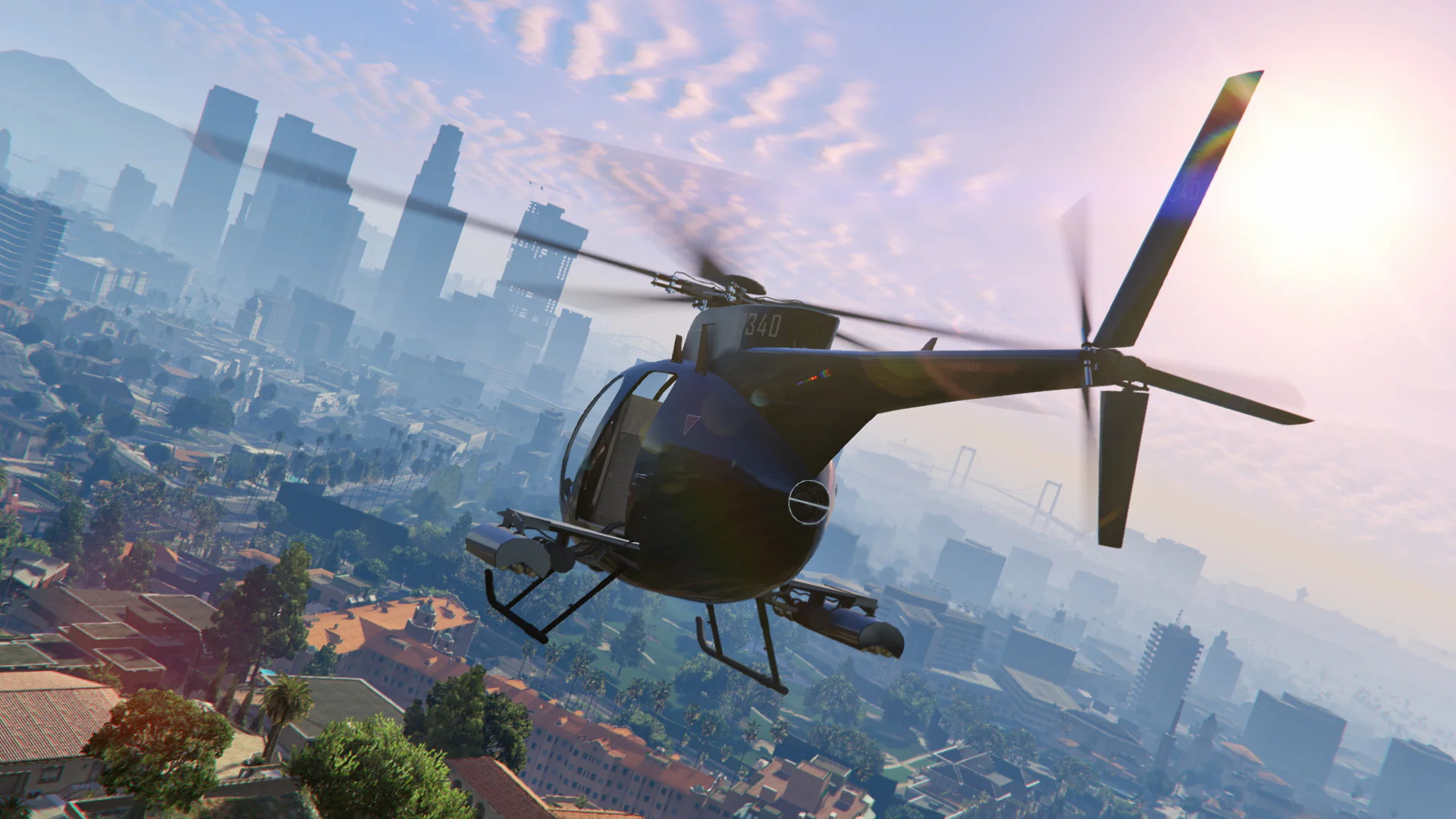 Изображение вертолета в полете над городом Лос-Сантос в игре Grand Theft Auto V.