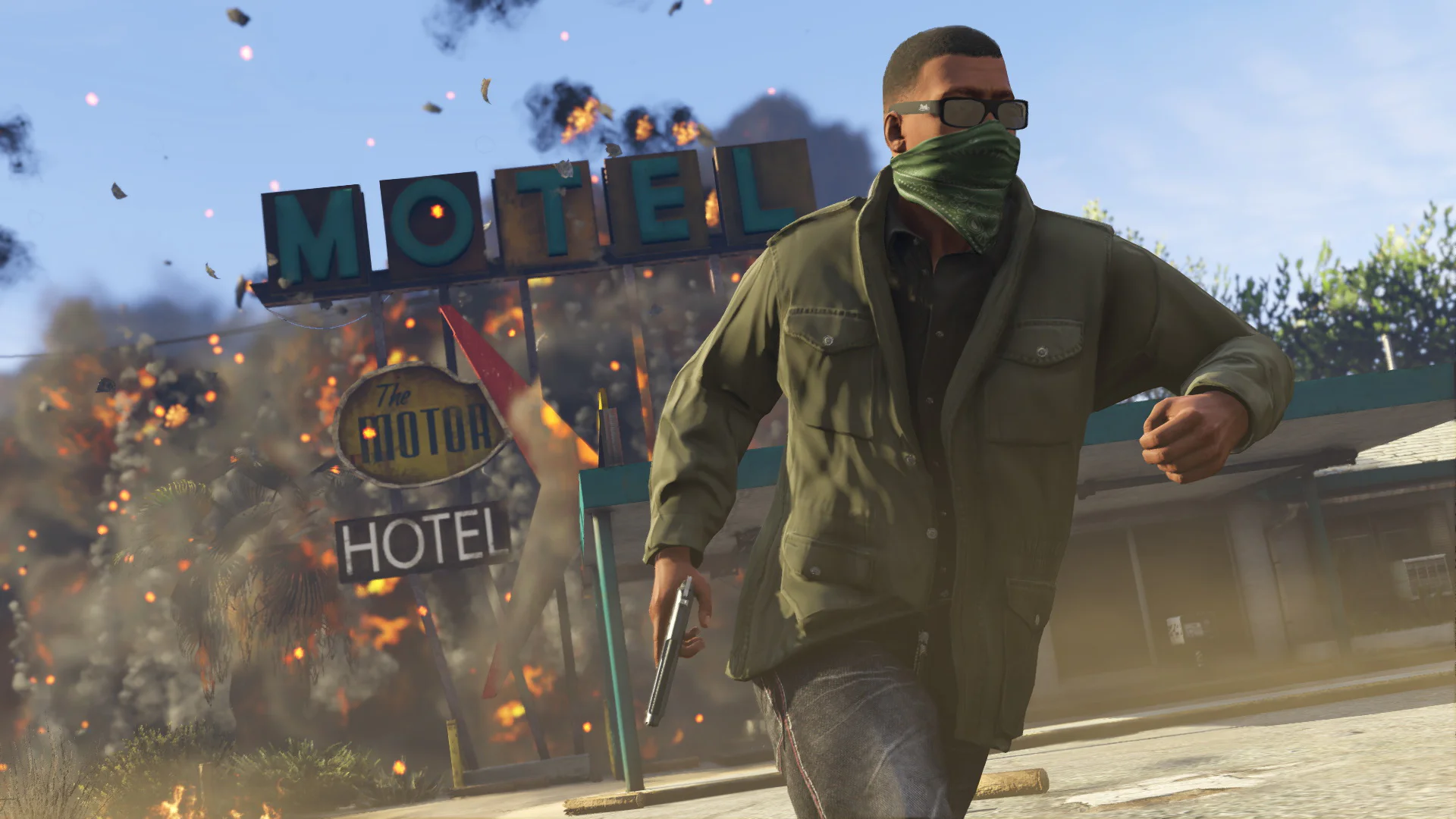 Сцена с персонажем, убегающим от взрыва в мотеле в игре Grand Theft Auto V.