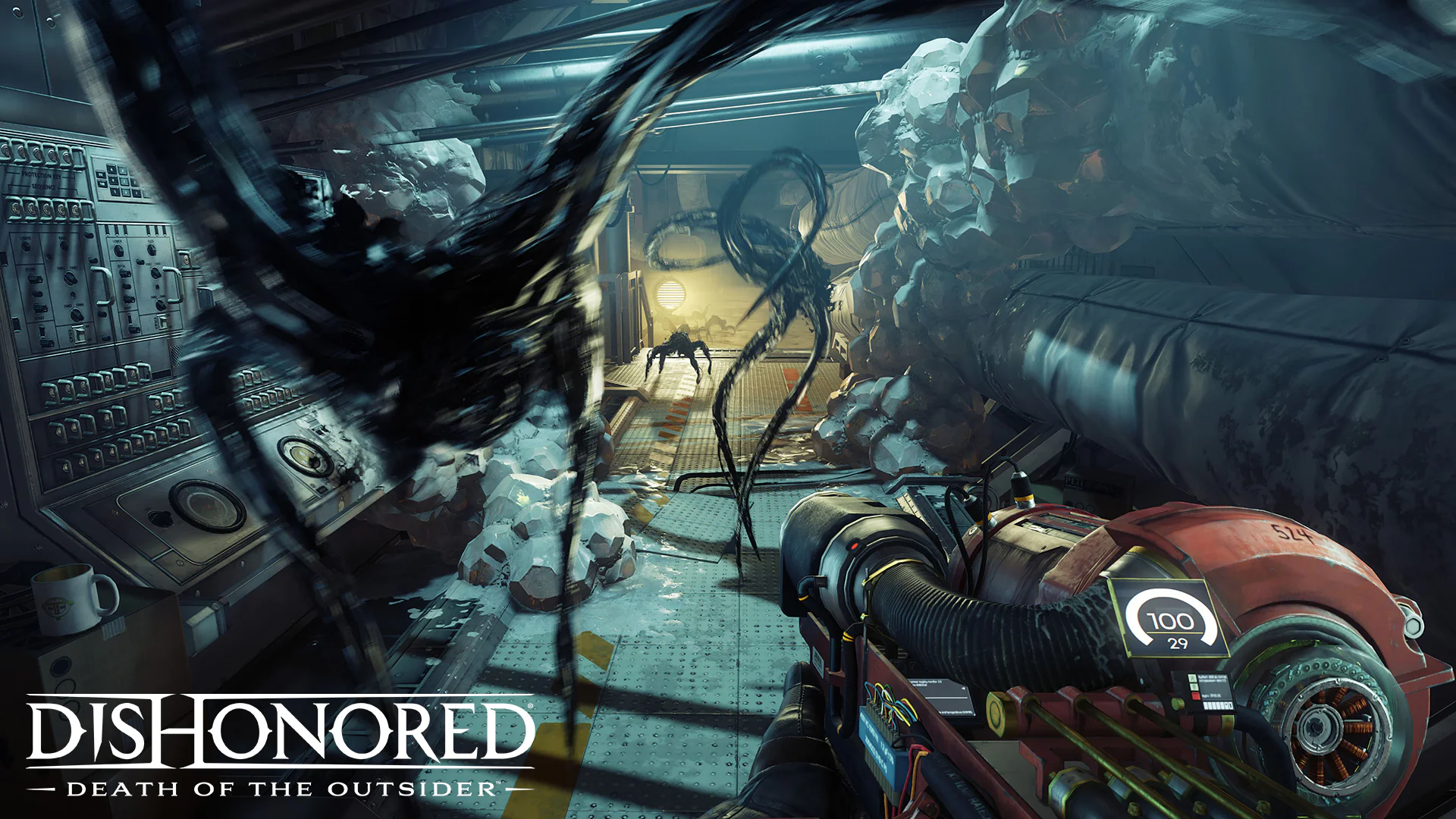 Персонаж сражается с монстрами в темном коридоре в игре Dishonored: Death of the Outsider