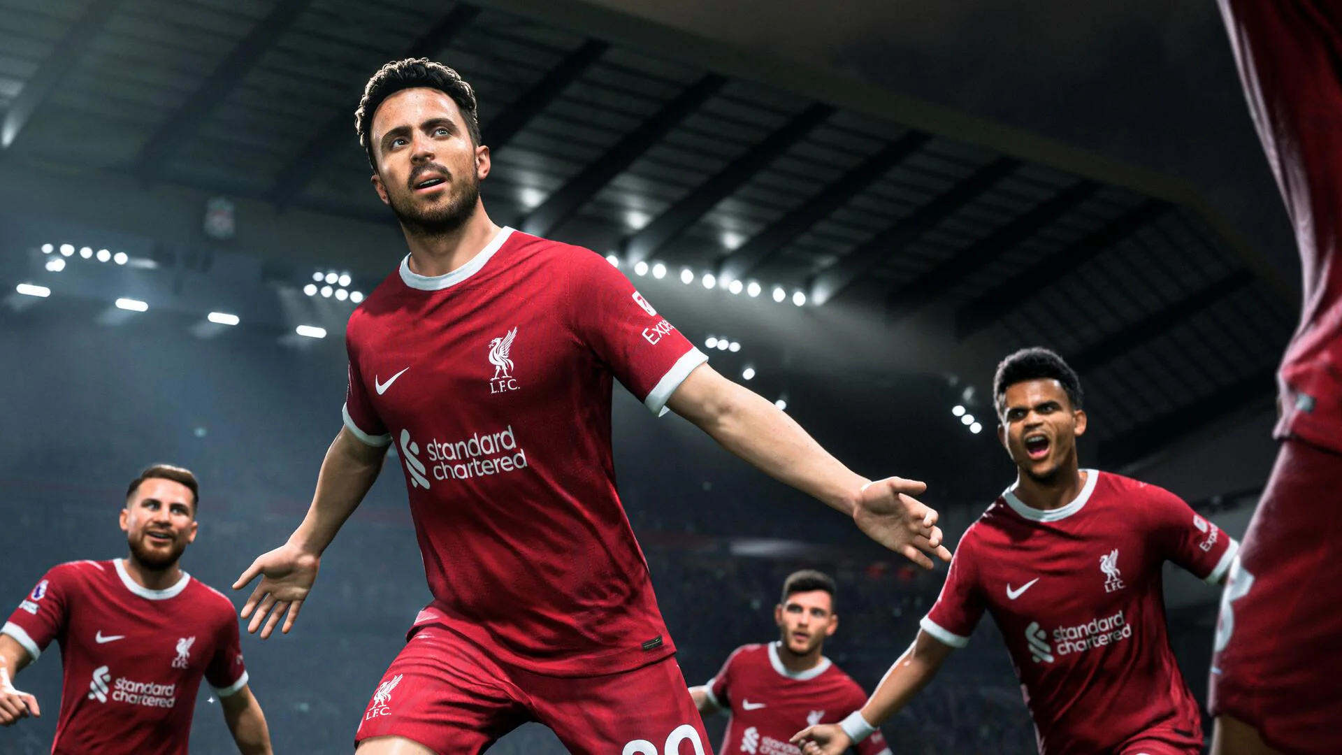 Футболисты команды Ливерпуль радуются после забитого гола в игре EA