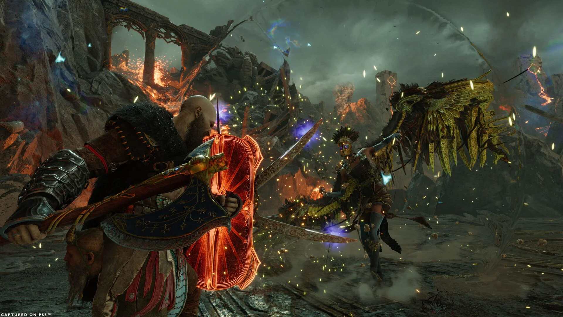 Кратос сражается с Валкирией в игре God of War Ragnarok