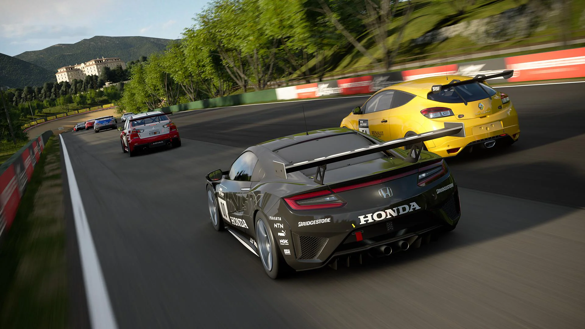 Гоночные автомобили на трассе в игре Gran Turismo 7 для Sony PlayStation