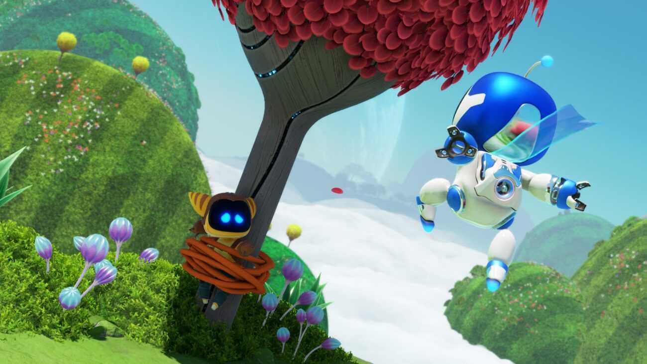 Astro Bot летит сквозь облака в волшебном мире, спасая героя в костюме Рэтчета из Ratchet & Clank.