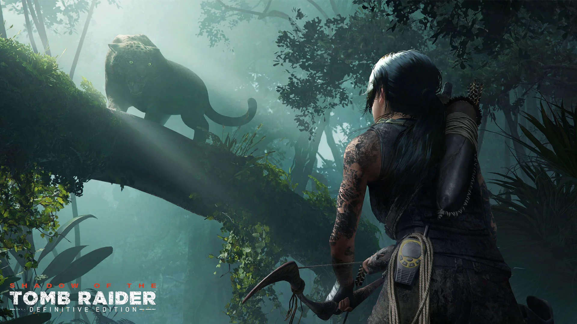Лара Крофт в джунглях, готовая к схватке с ягуаром в Shadow of the Tomb Raider: Definitive Edition.