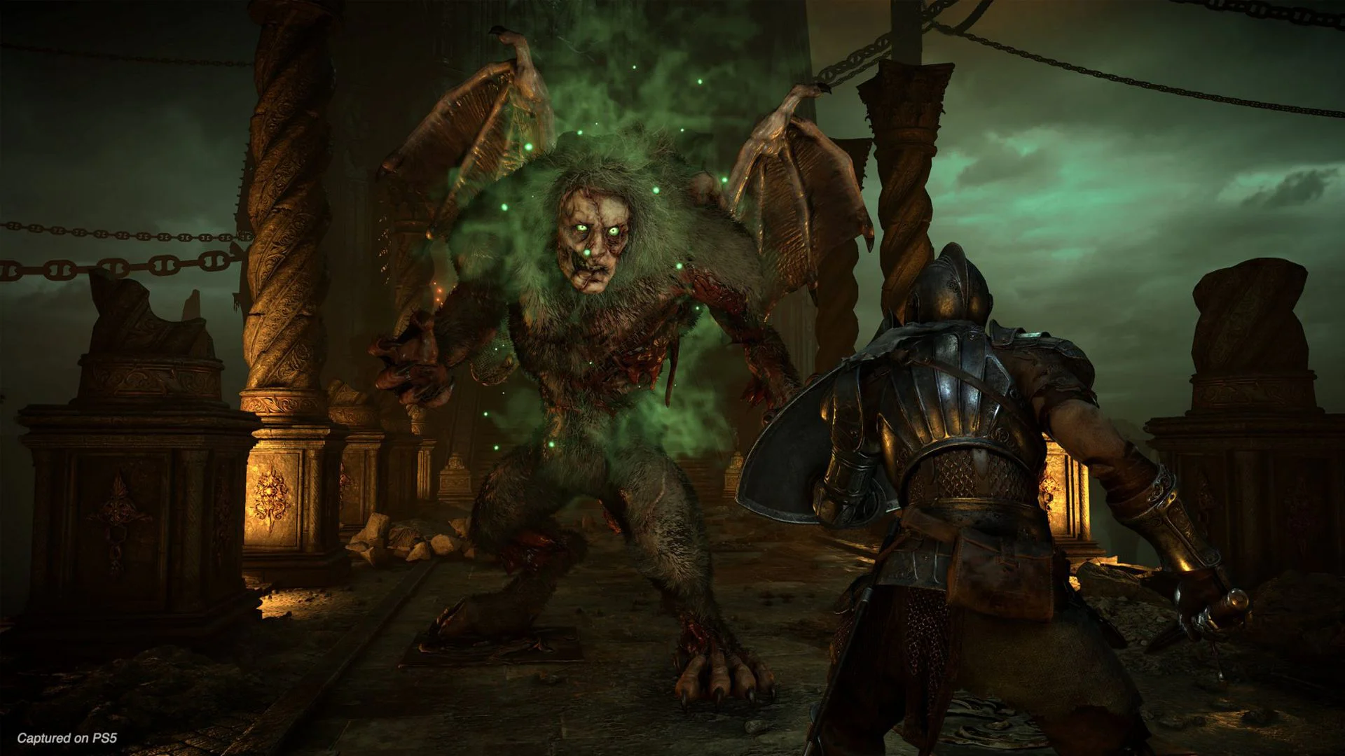 Рыцарь сражается с демоном в Demon’s Souls
