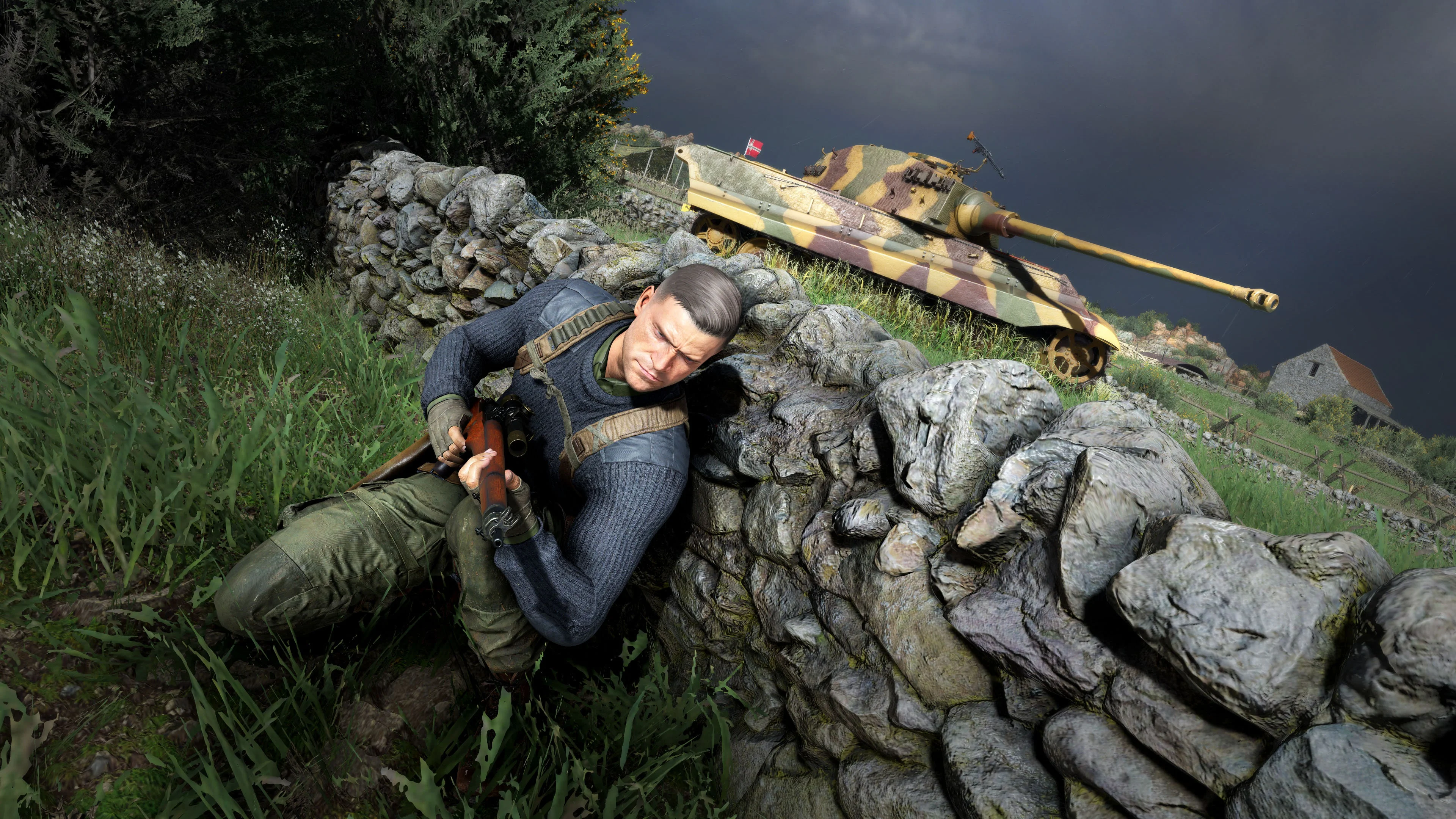Карл Фейрберн прячется за стеной от танка в Sniper Elite 5.