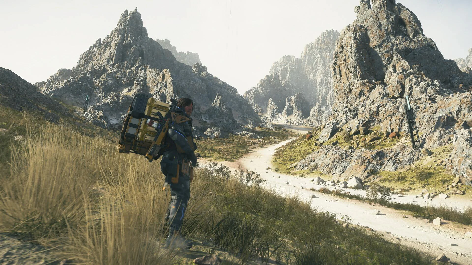 Сэм в горах с грузом в Death Stranding 2 для аренды