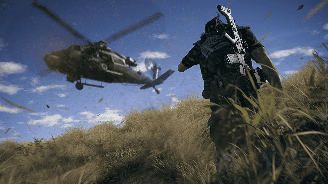 Солдат с оружием наблюдает за вертолетом в Ghost Recon Wildlands