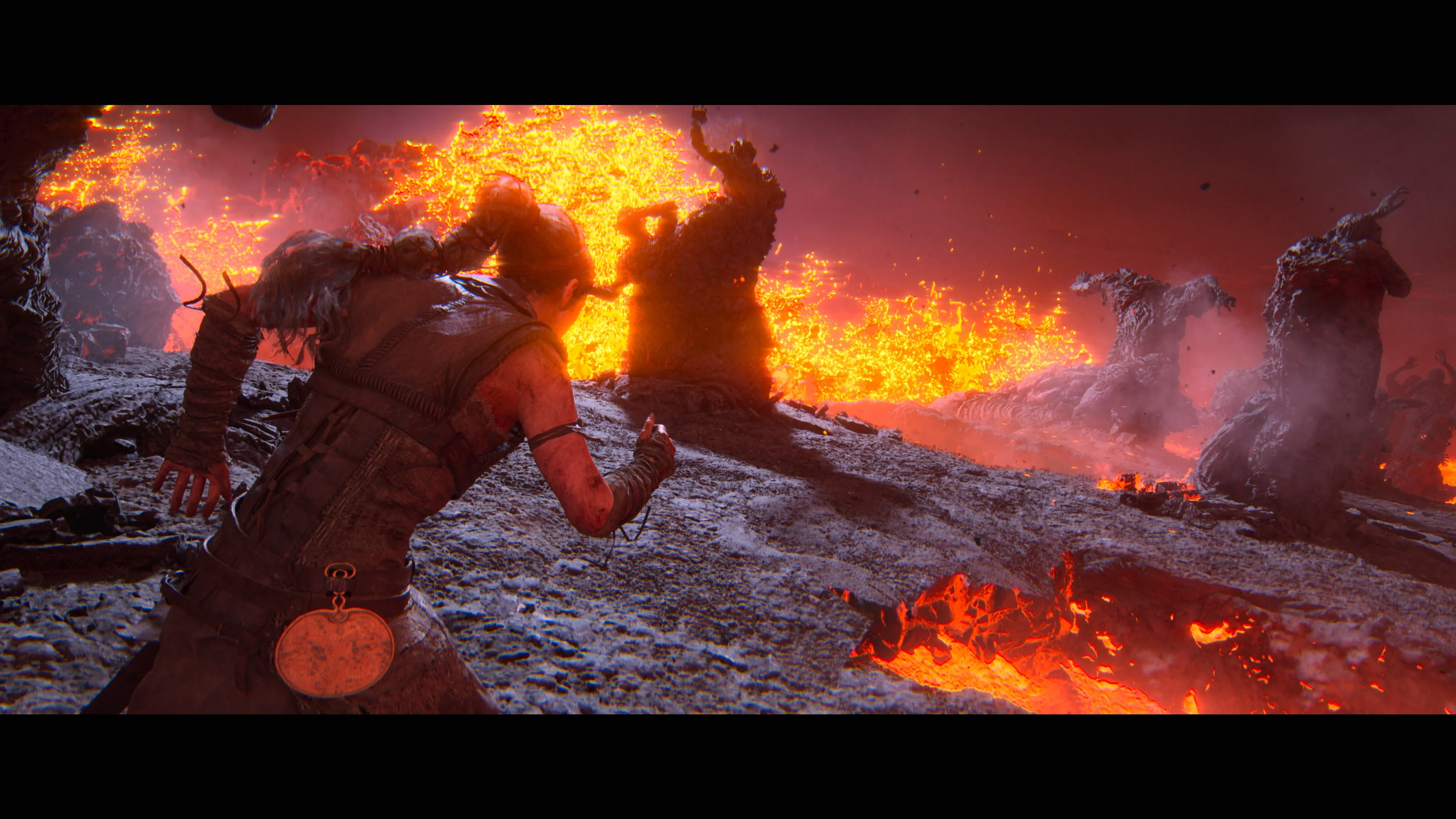 Senua против лавовых чудовищ в Hellblade II
